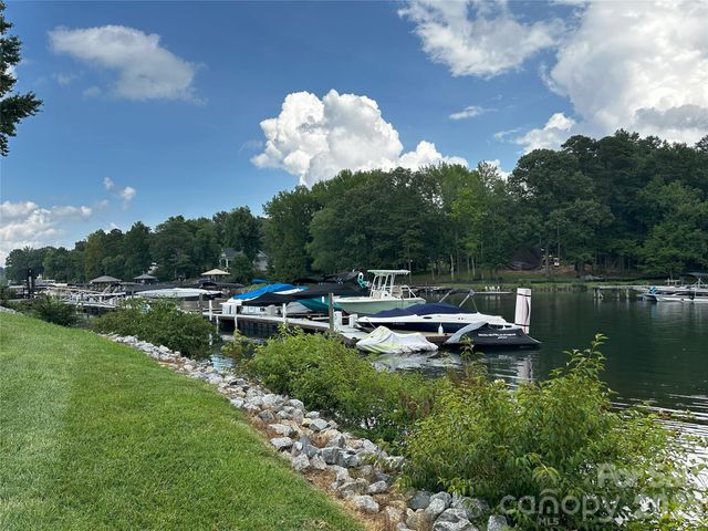 7142 Mariners Village Drive, Denver, NC 28037