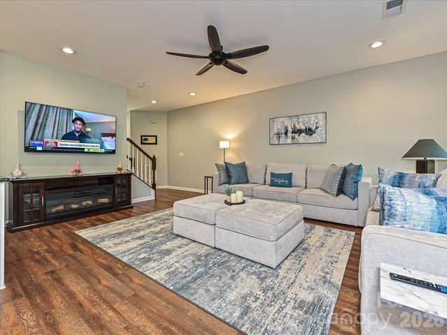 7142 Mariners Village Drive, Denver, NC 28037
