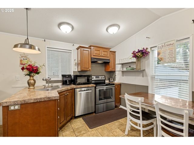 2696 Se PALMQUIST Rd, Gresham, OR 97080