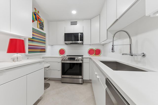 3800 Washington Road 909, West Palm Beach, FL 33405