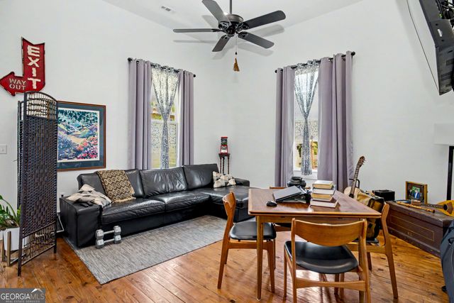 70 E Washington Street, Newnan, GA 30263