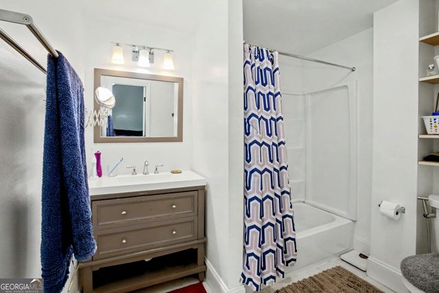 70 E Washington Street, Newnan, GA 30263