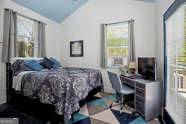 70 E Washington Street, Newnan, GA 30263