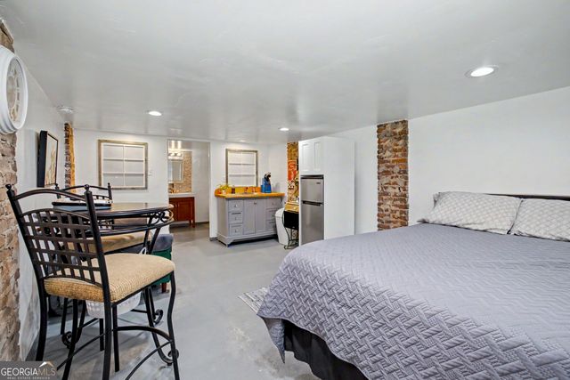 70 E Washington Street, Newnan, GA 30263