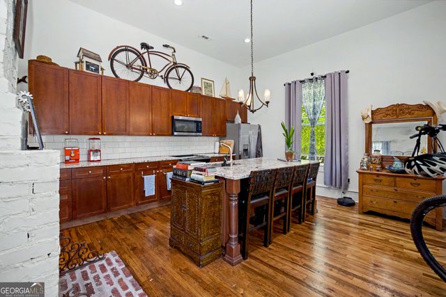 70 E Washington Street, Newnan, GA 30263