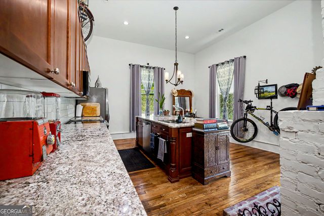 70 E Washington Street, Newnan, GA 30263