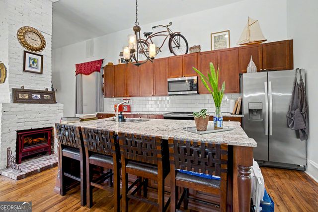 70 E Washington Street, Newnan, GA 30263