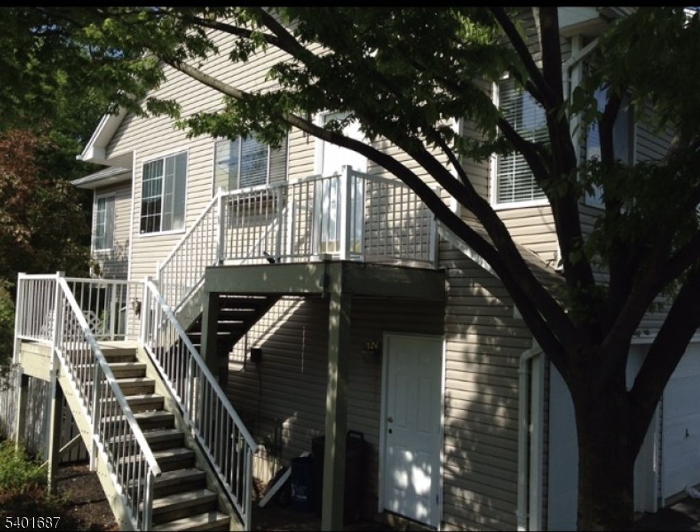 16 Stevens Court, Bedminster Twp., NJ 07921