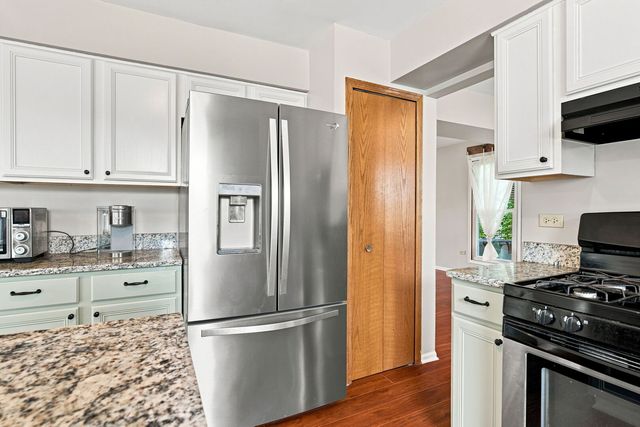 10 Timber Mill Court, Bolingbrook, IL 60490