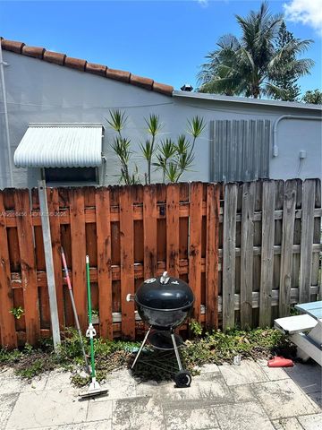 1427 N 26th Ave, Hollywood, FL 33020