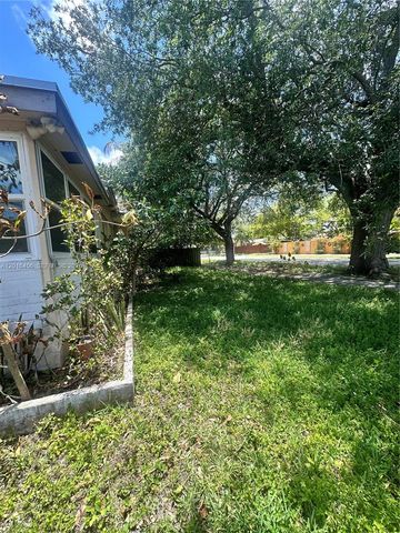 1427 N 26th Ave, Hollywood, FL 33020