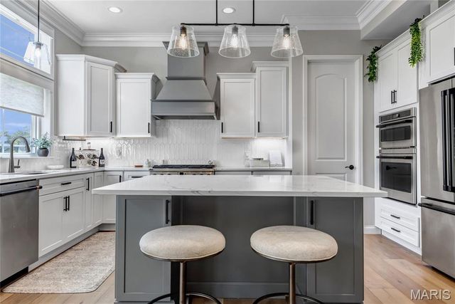 1016 Bellevaux Place, St Charles, MO 63301