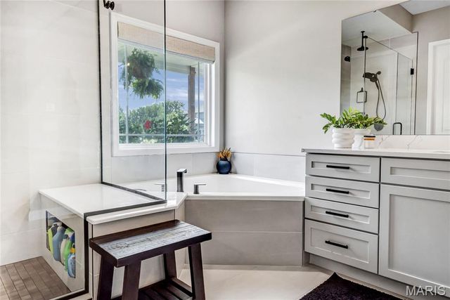 1016 Bellevaux Place, St Charles, MO 63301