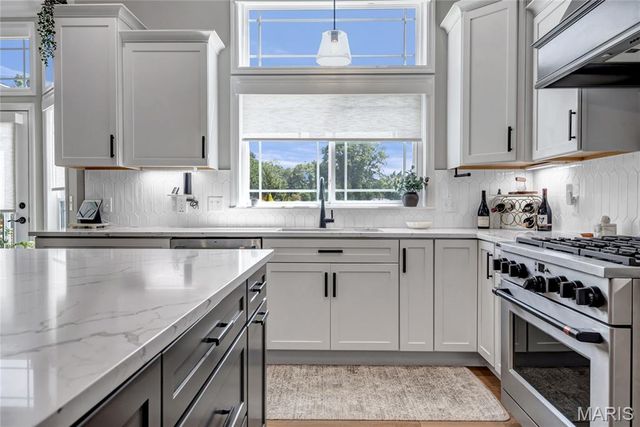 1016 Bellevaux Place, St Charles, MO 63301