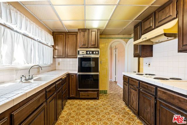 2054 Manning Avenue, Los Angeles, CA 90025