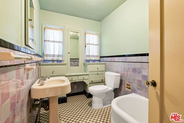 2054 Manning Avenue, Los Angeles, CA 90025