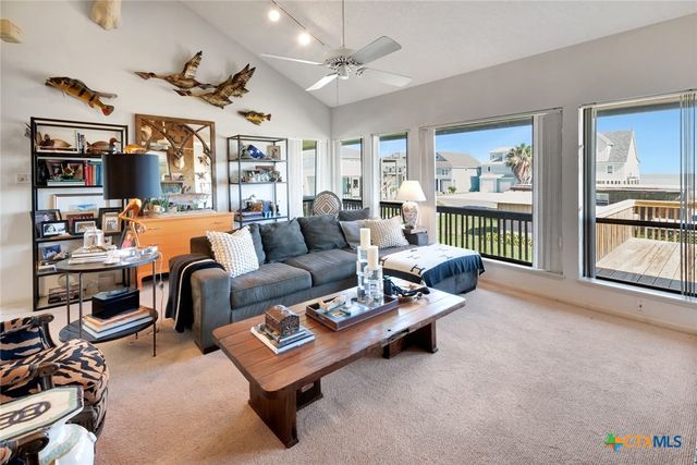 106 E Adams Avenue, Port O'connor, TX 77982