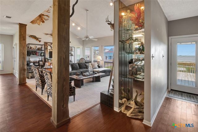 106 E Adams Avenue, Port O'connor, TX 77982