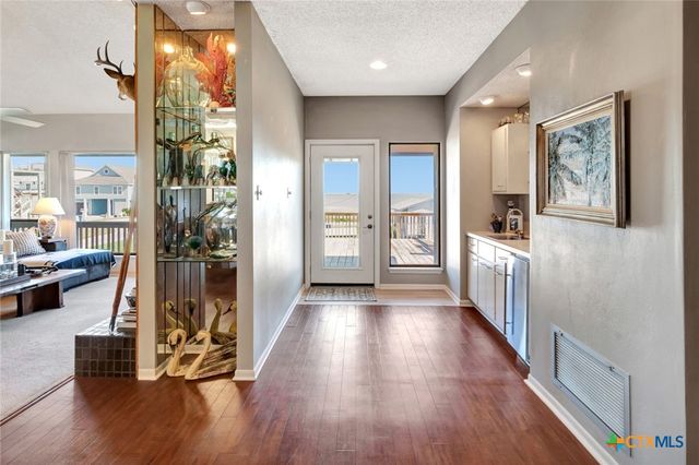 106 E Adams Avenue, Port O'connor, TX 77982