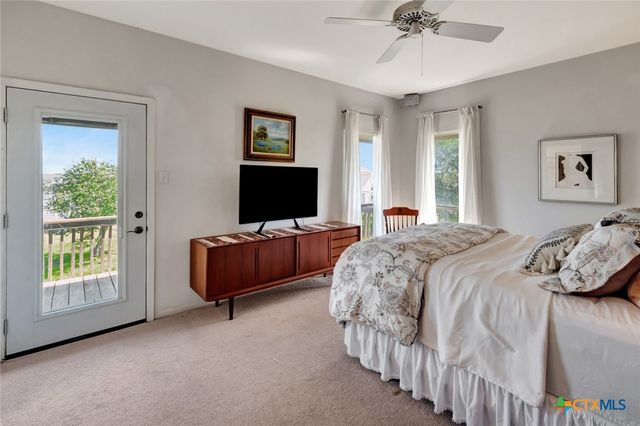 106 E Adams Avenue, Port O'connor, TX 77982