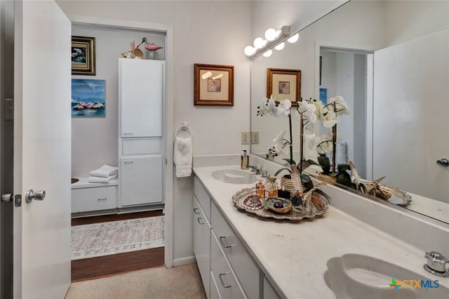 106 E Adams Avenue, Port O'connor, TX 77982