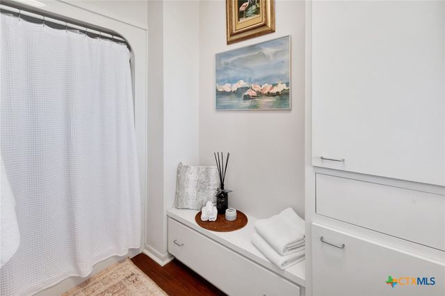 106 E Adams Avenue, Port O'connor, TX 77982