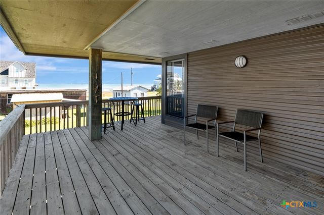 106 E Adams Avenue, Port O'connor, TX 77982