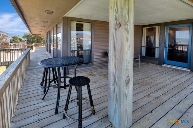 106 E Adams Avenue, Port O'connor, TX 77982