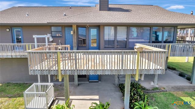 106 E Adams Avenue, Port O'connor, TX 77982