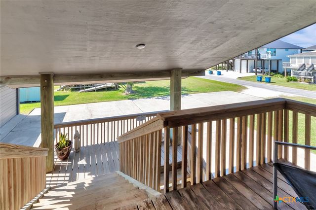 106 E Adams Avenue, Port O'connor, TX 77982