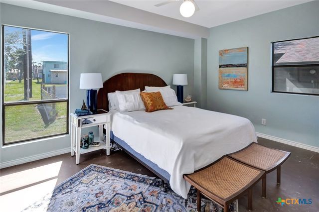 106 E Adams Avenue, Port O'connor, TX 77982