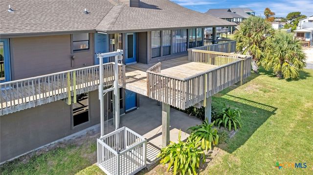 106 E Adams Avenue, Port O'connor, TX 77982