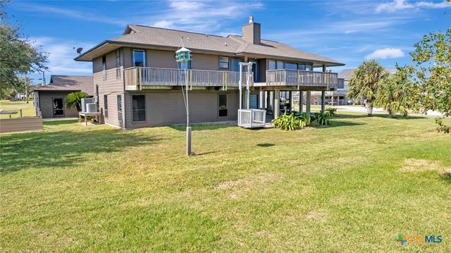 106 E Adams Avenue, Port O'connor, TX 77982