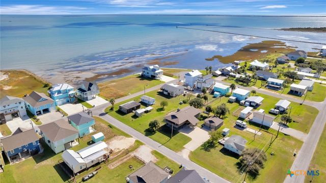 106 E Adams Avenue, Port O'connor, TX 77982