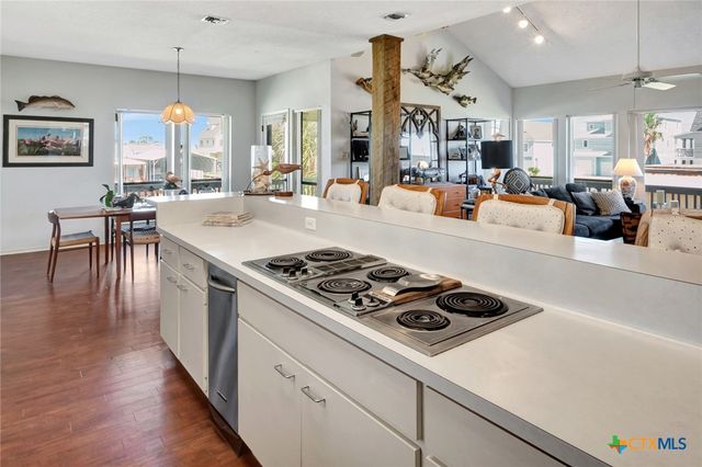 106 E Adams Avenue, Port O'connor, TX 77982