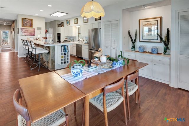 106 E Adams Avenue, Port O'connor, TX 77982