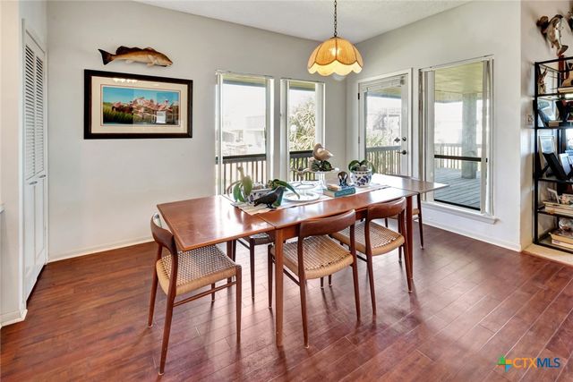 106 E Adams Avenue, Port O'connor, TX 77982