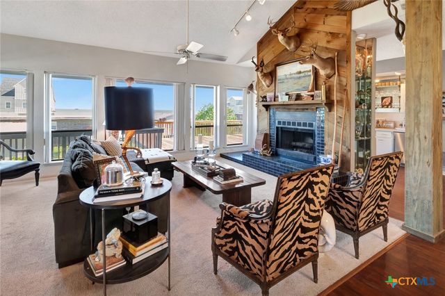 106 E Adams Avenue, Port O'connor, TX 77982