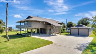 106 E Adams Avenue, Port O'connor, TX 77982