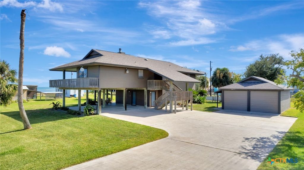 106 E Adams Avenue, Port O'connor, TX 77982