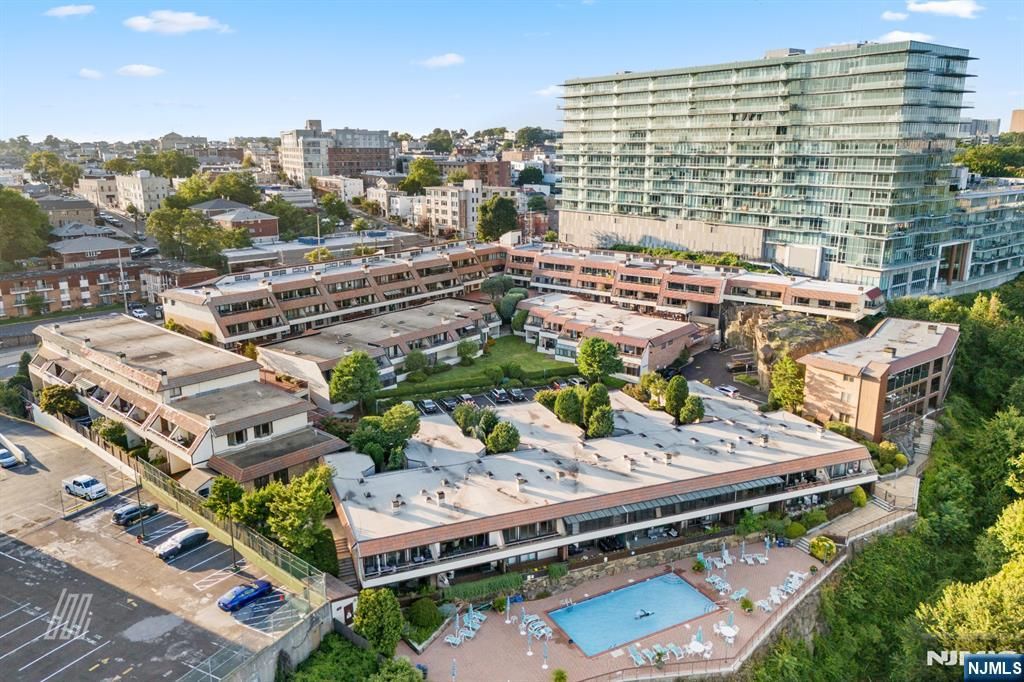 300 Gorge Road 8, Cliffside Park, NJ 07010