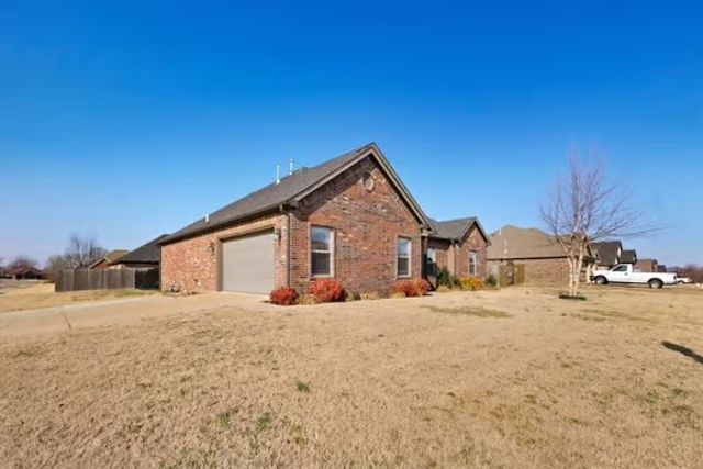 555 Harrison Street, Pea Ridge, AR 72751