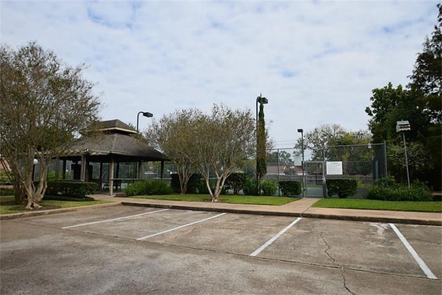 9323 Westwood Village Drive 6, Houston, TX 77036