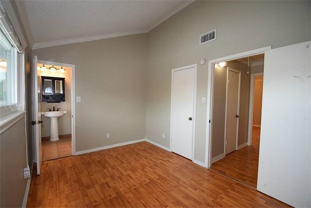 9323 Westwood Village Drive 6, Houston, TX 77036