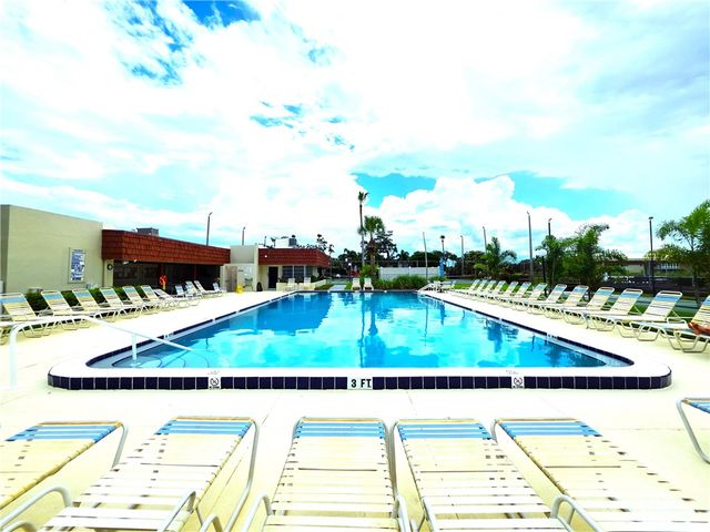 33 Pine Arbor Lane 105, Vero Beach, FL 32962