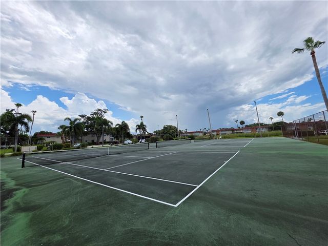33 Pine Arbor Lane 105, Vero Beach, FL 32962