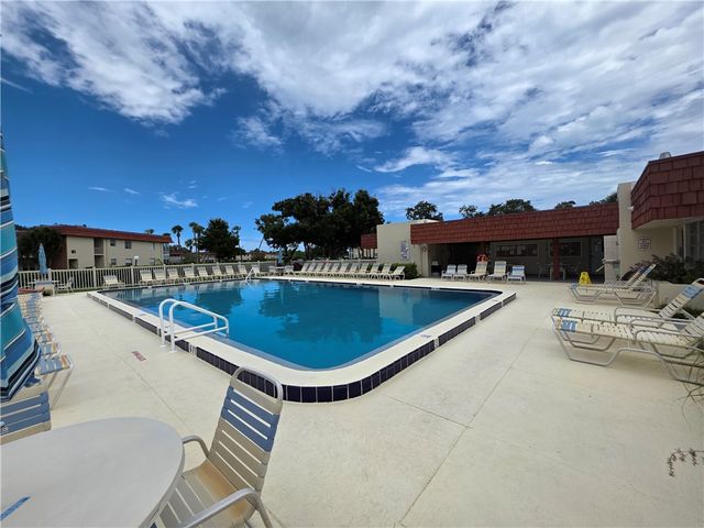 33 Pine Arbor Lane 105, Vero Beach, FL 32962