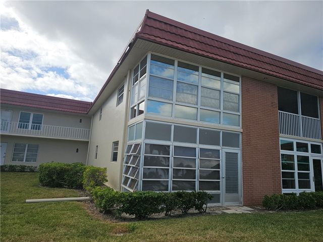 33 Pine Arbor Lane 105, Vero Beach, FL 32962