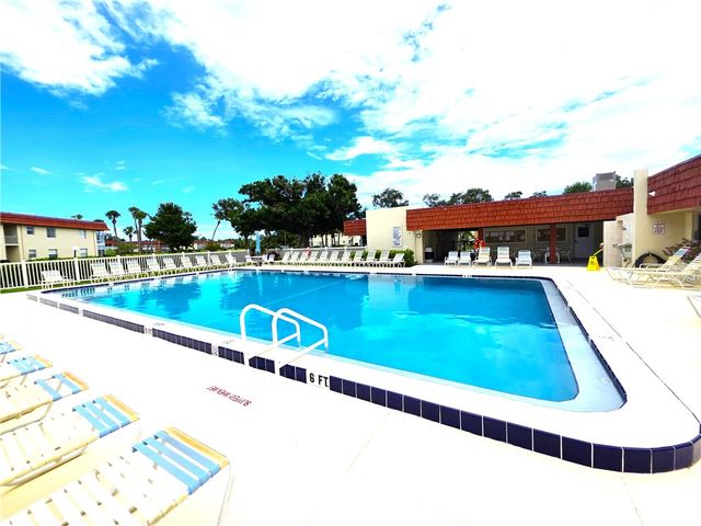 33 Pine Arbor Lane 105, Vero Beach, FL 32962