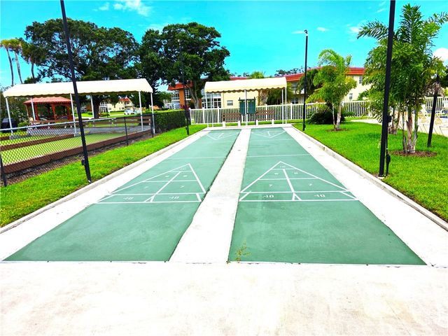33 Pine Arbor Lane 105, Vero Beach, FL 32962